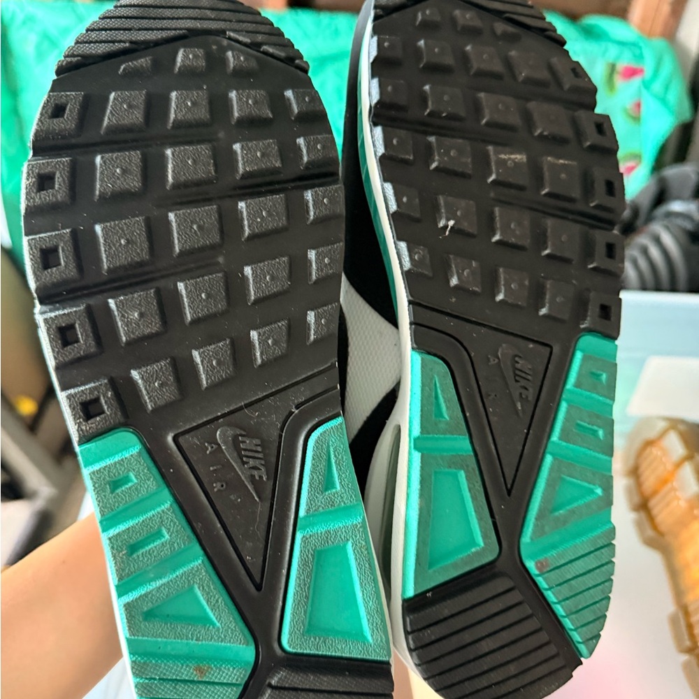 Nike Women's White Black Teal & Coral Sneaker- Air Max Correlate - Picture 3 of 4